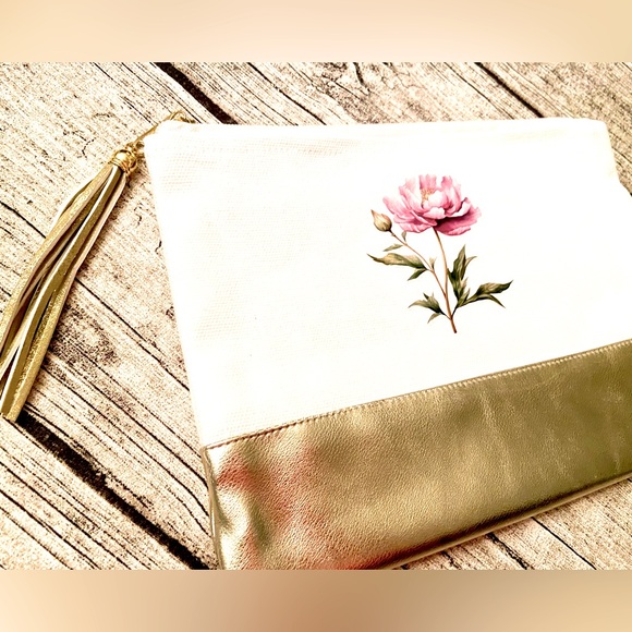 NEW. Large cotton canvas zippered bag. Gorgeous flower vinyl print. - Picture 2 of 4